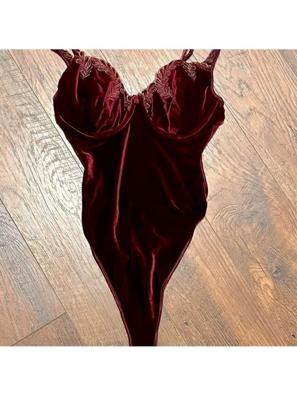 𝅺VICTORIA’S SECRET velvet thong bodysuit